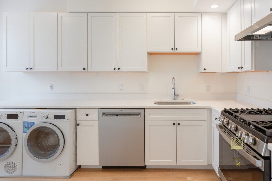 5 Davis Ave in Brookline, MA - Building Photo