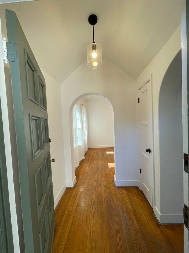 1811 N New Hampshire Ave in Los Angeles, CA - Building Photo - Building Photo