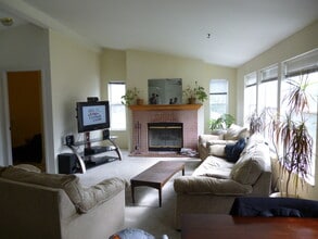 2069 Upper Applegate Rd in Jacksonville, OR - Building Photo - Building Photo