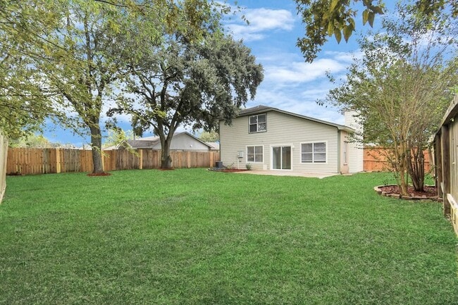 1111 W Brompton Dr in Pearland, TX - Building Photo - Building Photo