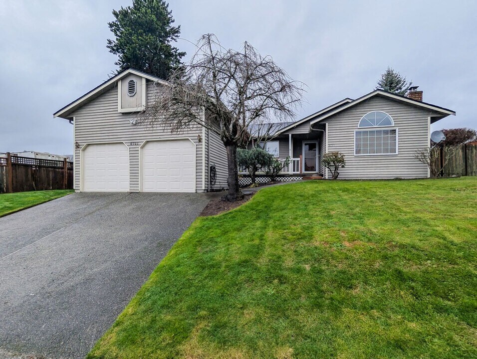 6721 62nd Pl NE in Marysville, WA - Foto de edificio