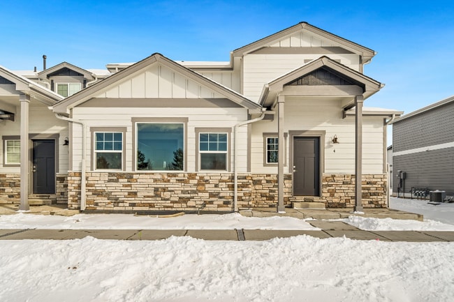 226 E Chestnut St in Windsor, CO - Building Photo - Building Photo