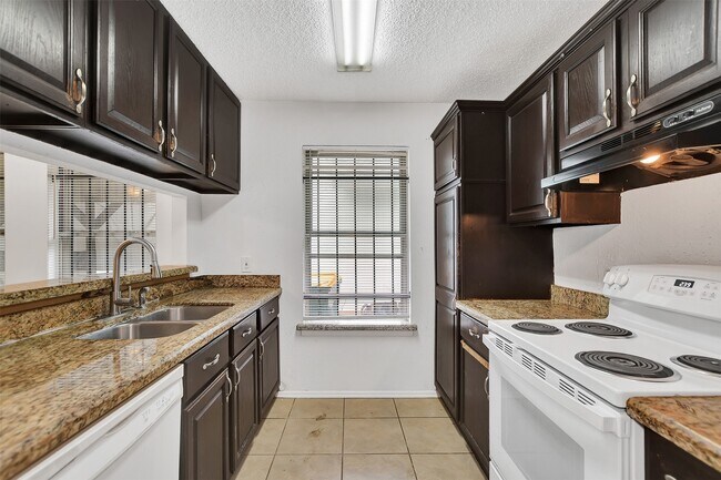 17807 Glenmark Dr in Houston, TX - Building Photo - Building Photo