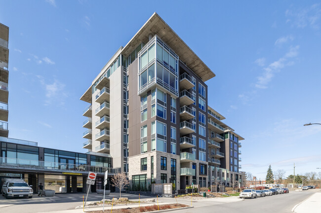 570 De Mazenod Av in Ottawa, ON - Building Photo - Building Photo