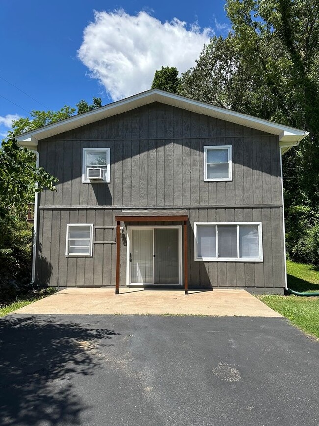property at 628 E Jennings Rd