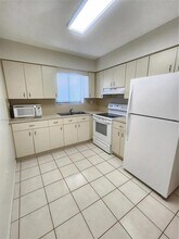 9253 SW 39th St in Miami, FL - Building Photo - Building Photo