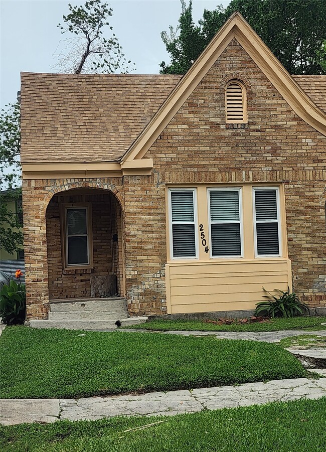 property at 2504 Isabella St