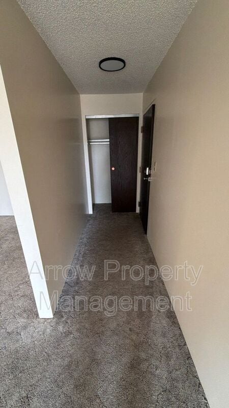 1300 E H St in McCook, NE - Building Photo - Building Photo