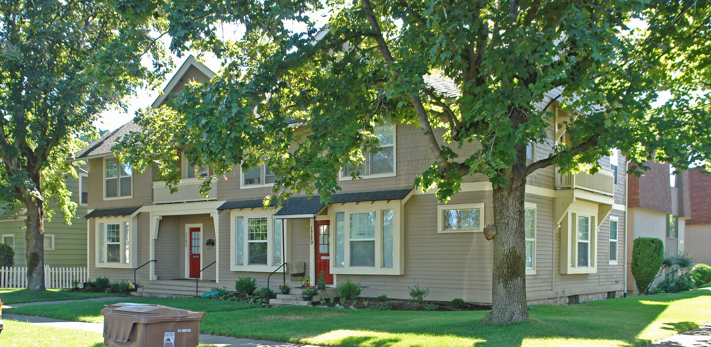 1727-1729 N Lidgerwood St in Spokane, WA - Foto de edificio