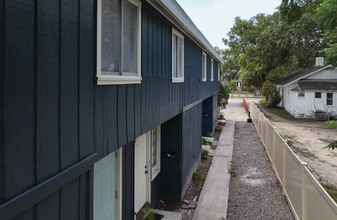 Garden Park Apartments in Lakeland, FL - Building Photo - Building Photo