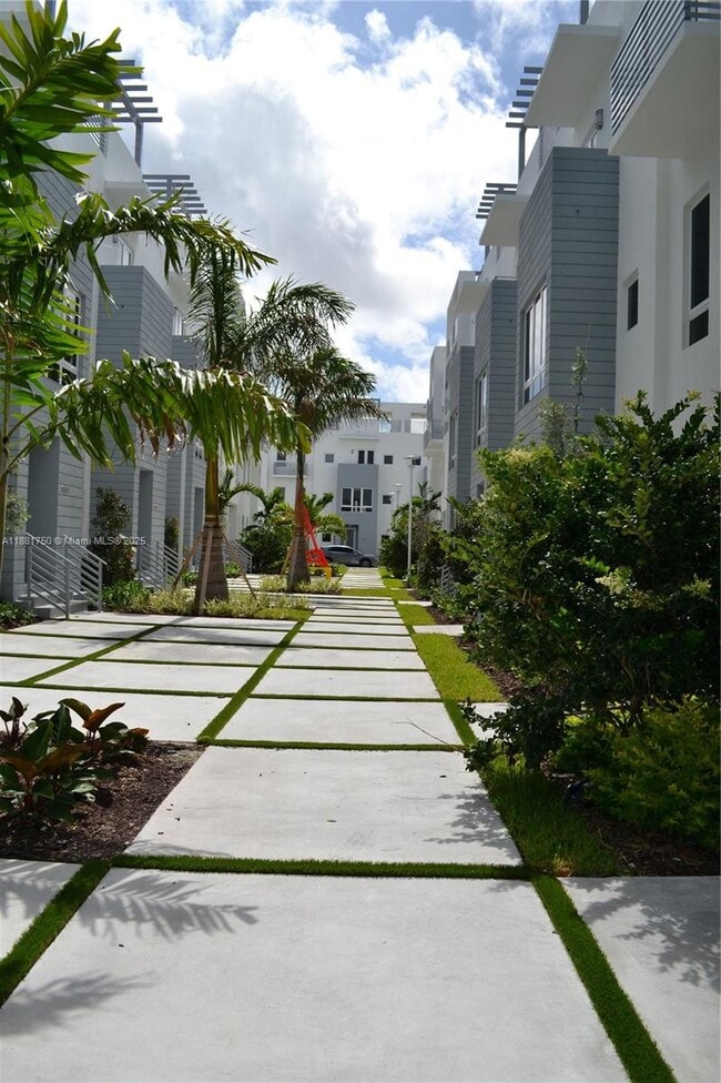9117 NW 33rd St in Doral, FL - Building Photo - Building Photo