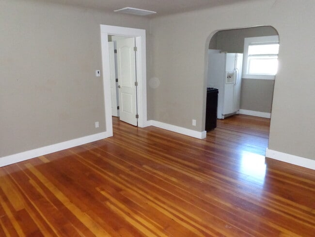537 Reeves Ave in Yuba City, CA - Foto de edificio - Building Photo