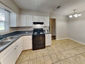 11168 Cloverhill Cir W in Jacksonville, FL - Building Photo - Building Photo