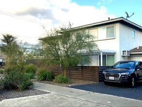 212 E 8th St, Unit B in Upland, CA - Building Photo - Building Photo