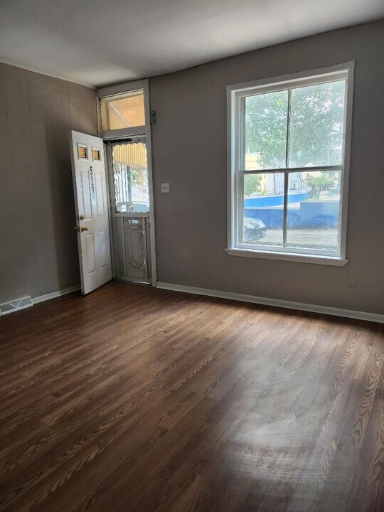 5233 Wakefield St in Philadelphia, PA - Building Photo
