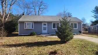 25 Audrey Ln in Centereach, NY - Building Photo