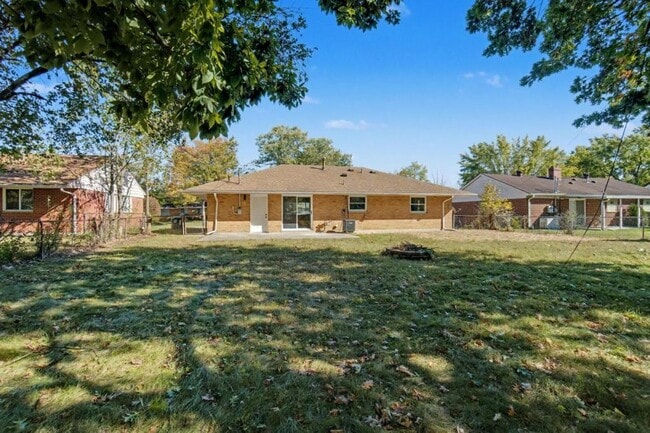 83 Brookhaven Dr in Trotwood, OH - Foto de edificio - Building Photo