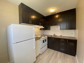 Centre Crescent Apartments 2 in Calgary, AB - Building Photo - Building Photo