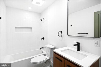 962 E Locust Ave in Philadelphia, PA - Building Photo - Building Photo