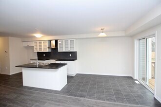 190 Esther Cres in Thorold, ON - Building Photo - Building Photo