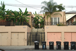 117 Rosemont Ave in Los Angeles, CA - Foto de edificio - Building Photo