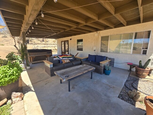 4393 Old Woman Springs Rd in Yucca Valley, CA - Building Photo - Building Photo