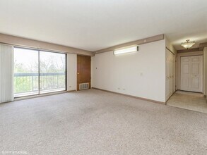 1800 Huntington Blvd in Hoffman Estates, IL - Building Photo - Building Photo