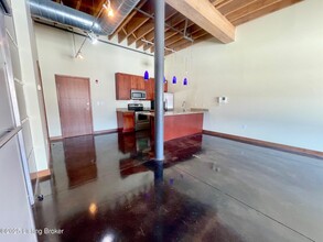 309 E Market St in Louisville, KY - Building Photo - Building Photo