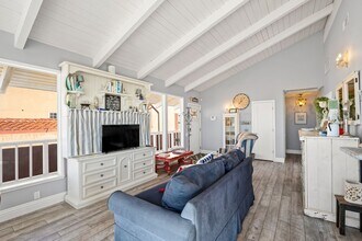 2405 Ocean Dr in Oxnard, CA - Building Photo - Building Photo