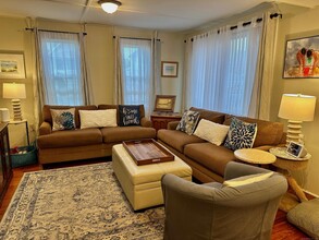 33 Sybil Ave in Branford, CT - Building Photo - Building Photo