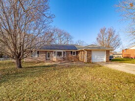 4635 Fountain Ct in Dalzell, SC - Building Photo