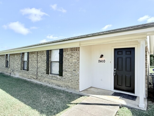 2410 Comanche Trail