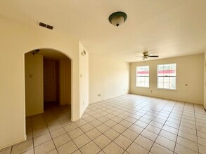 206 E Canal St in Laredo, TX - Building Photo - Building Photo