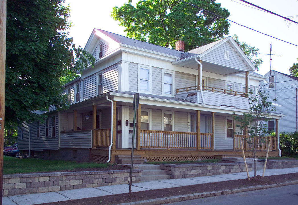 117-119 Grape St in Chicopee, MA - Foto de edificio