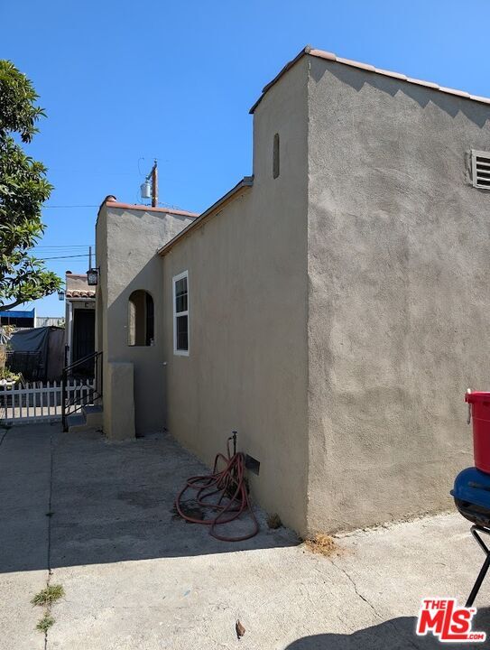 property at 2509 E 109th St