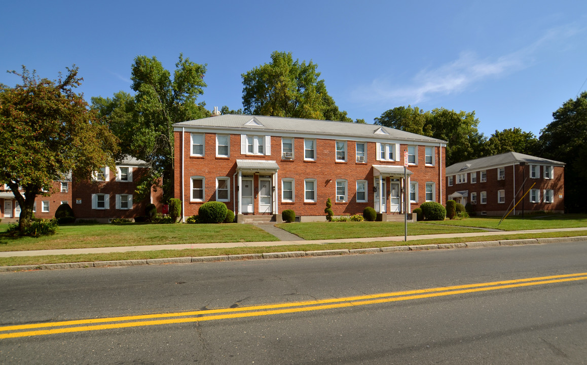 Bay Meadow Apartments in Springfield, MA - Building Photo