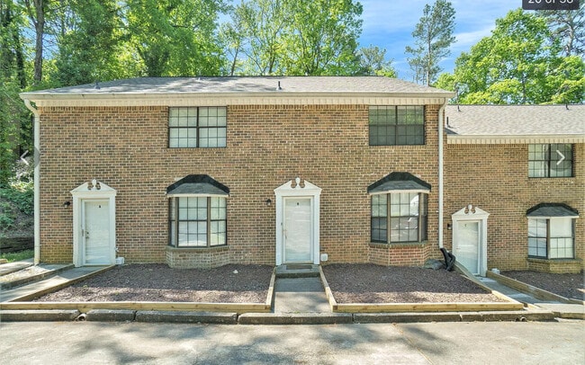 926 Amberly Dr in Norcross, GA - Foto de edificio - Building Photo