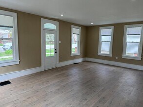 230 W Main St in Maroa, IL - Building Photo - Building Photo