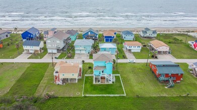 13102 John Reynolds Rd in Galveston, TX - Foto de edificio - Building Photo