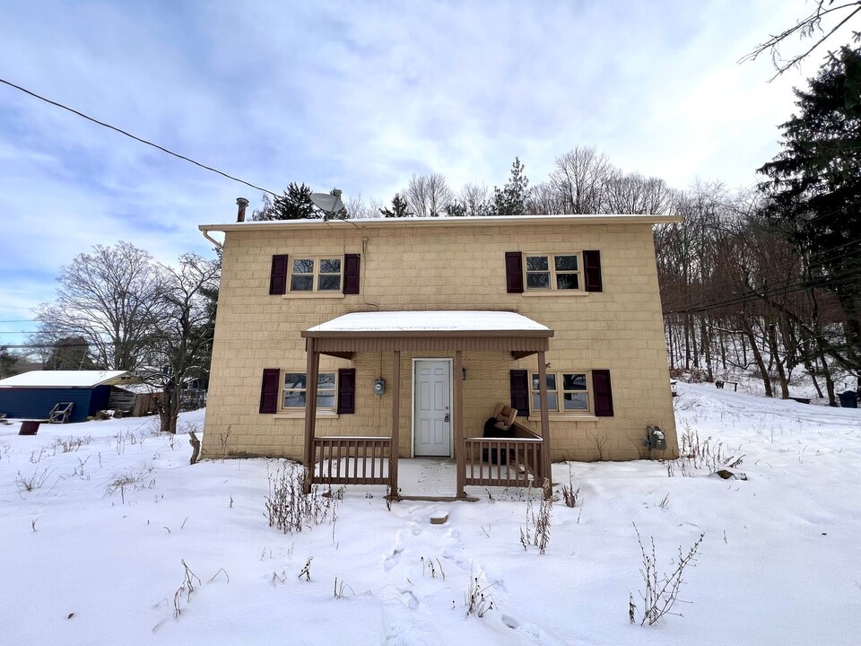 1020 Main St in Enon Valley, PA - Building Photo