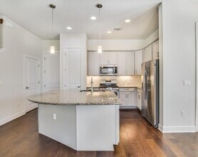 2704 Zach Scott St in Austin, TX - Building Photo - Building Photo