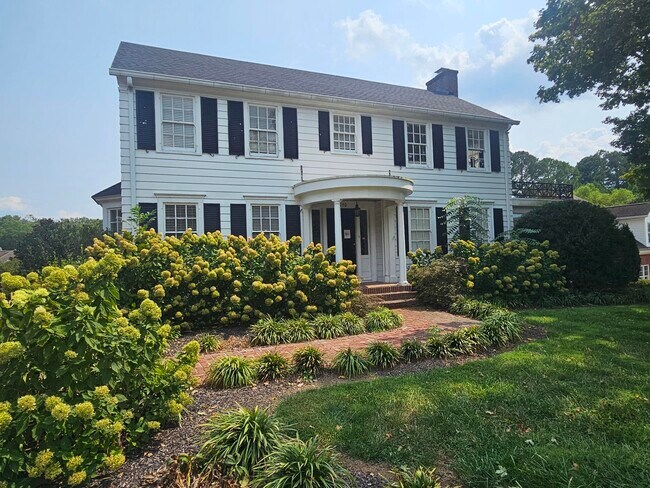 3210 N Ocoee St in Cleveland, TN - Building Photo - Building Photo