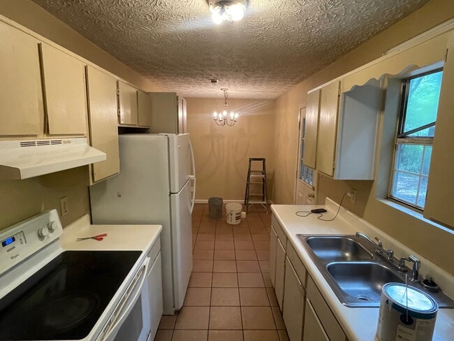 122 Oriole Dr in Jonesboro, GA - Building Photo - Building Photo