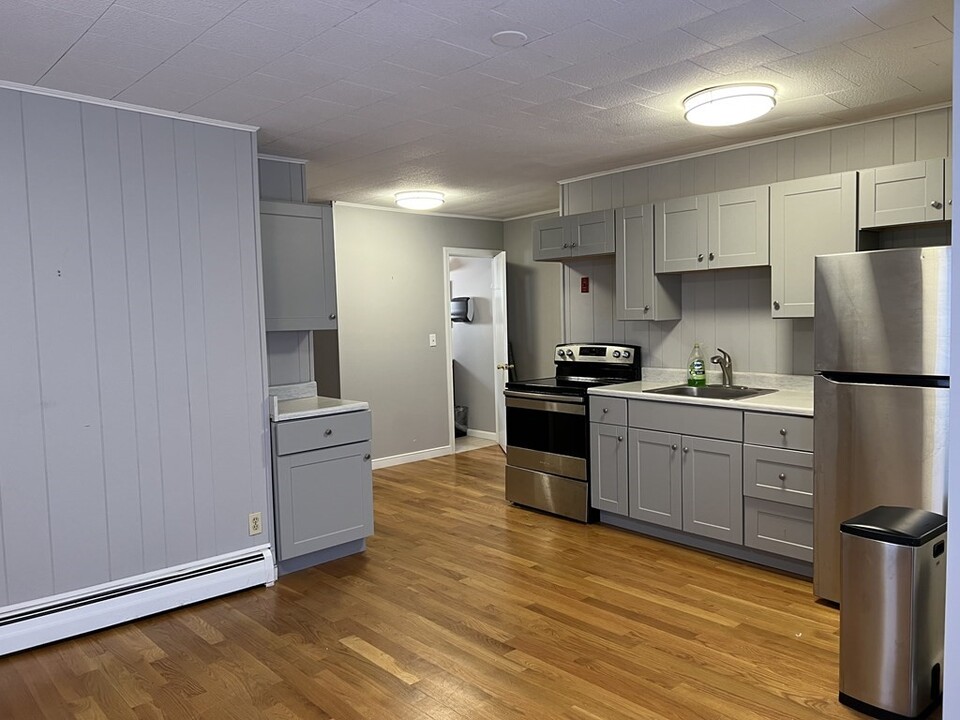 916 Main St-Unit -916 in Millis, MA - Foto de edificio