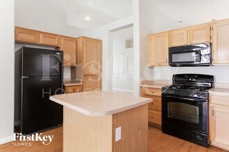 7284 Golden Star Ave in Las Vegas, NV - Building Photo - Building Photo