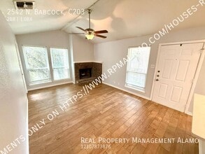 2542 Babcock Rd in San Antonio, TX - Building Photo - Building Photo