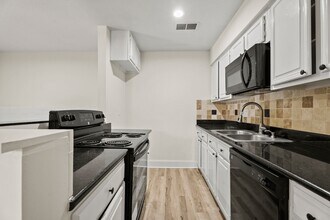 2116 N Austin Ave in Pearland, TX - Building Photo - Building Photo
