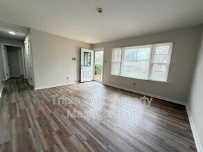 914 Hutton Pl in Ferguson, MO - Building Photo - Building Photo