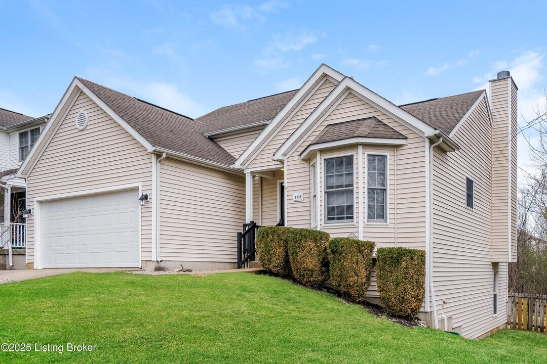 9805 River Trail Dr in Louisville, KY - Building Photo