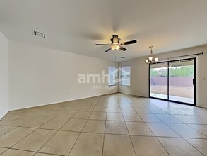 341 W Amber Hawk Ct in Green Valley, AZ - Building Photo - Building Photo